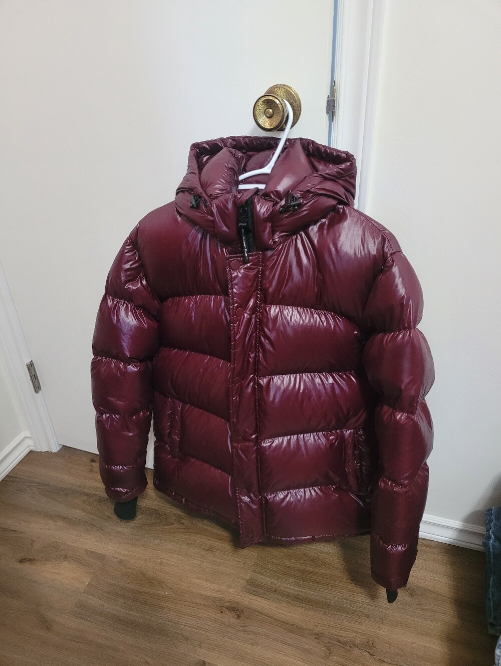 TNA SUPER PUFF WOMENS MEDIUM SHINY BURGUNDY